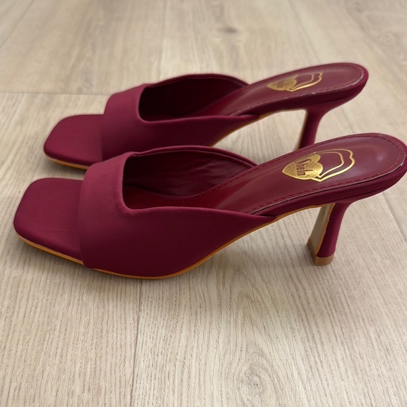 Burgundy heels 🆕❤️ - Picture 1 of 9
